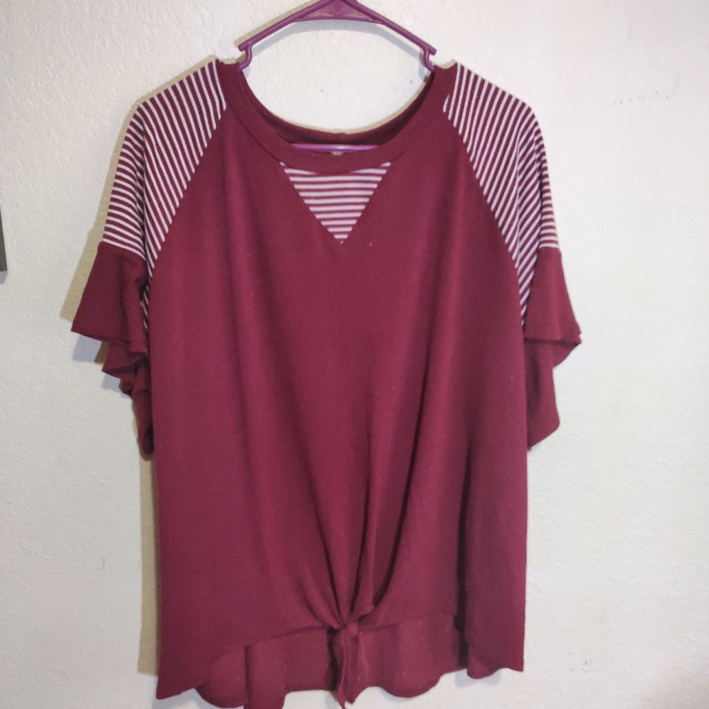 1x tie front Emerald Brand shirt